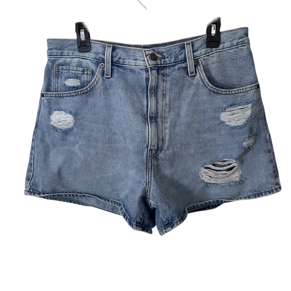 Levi's High Waisted Mom Shorts Distressed Light Wash Denim W32